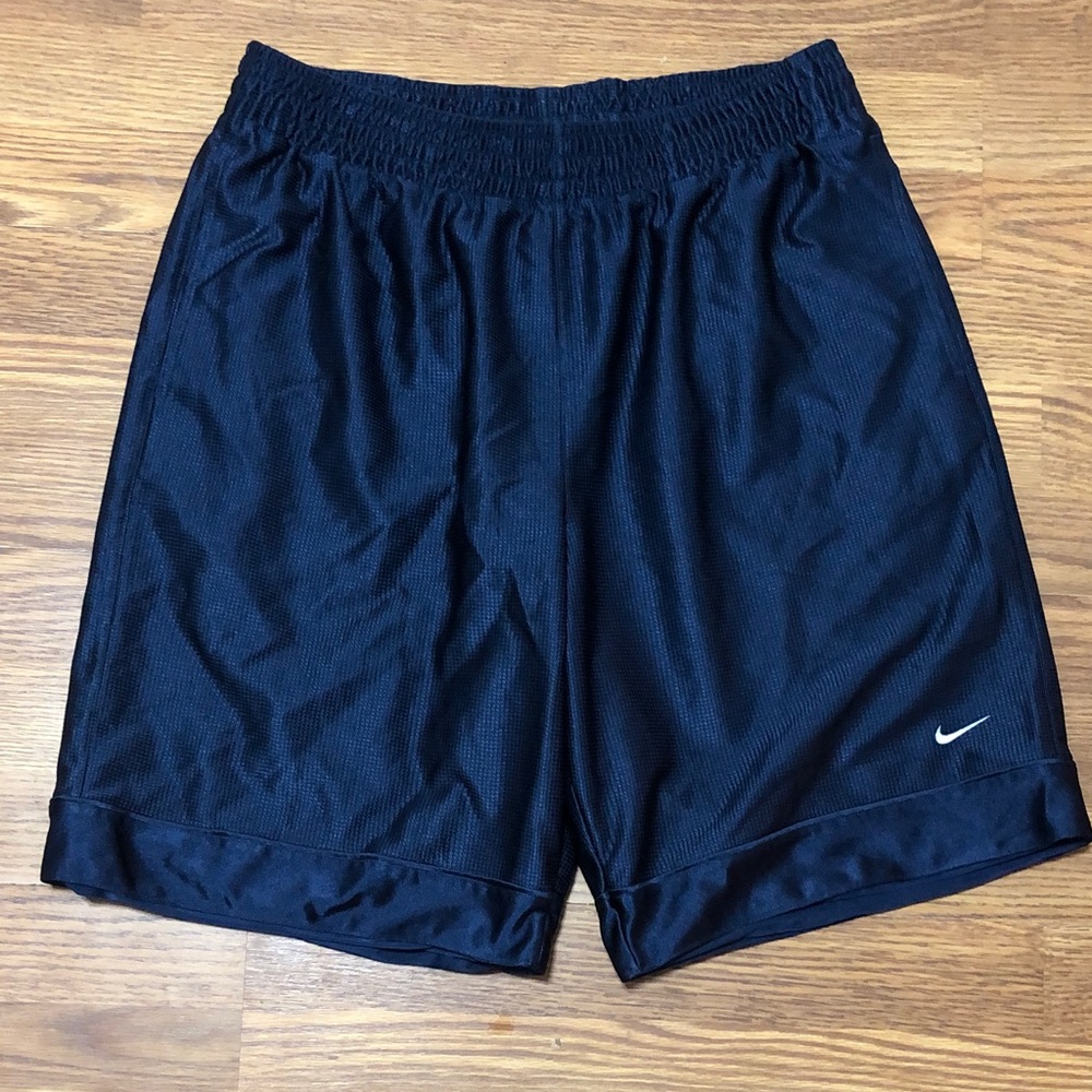 Nike Men's Navy Athletic Shorts size large